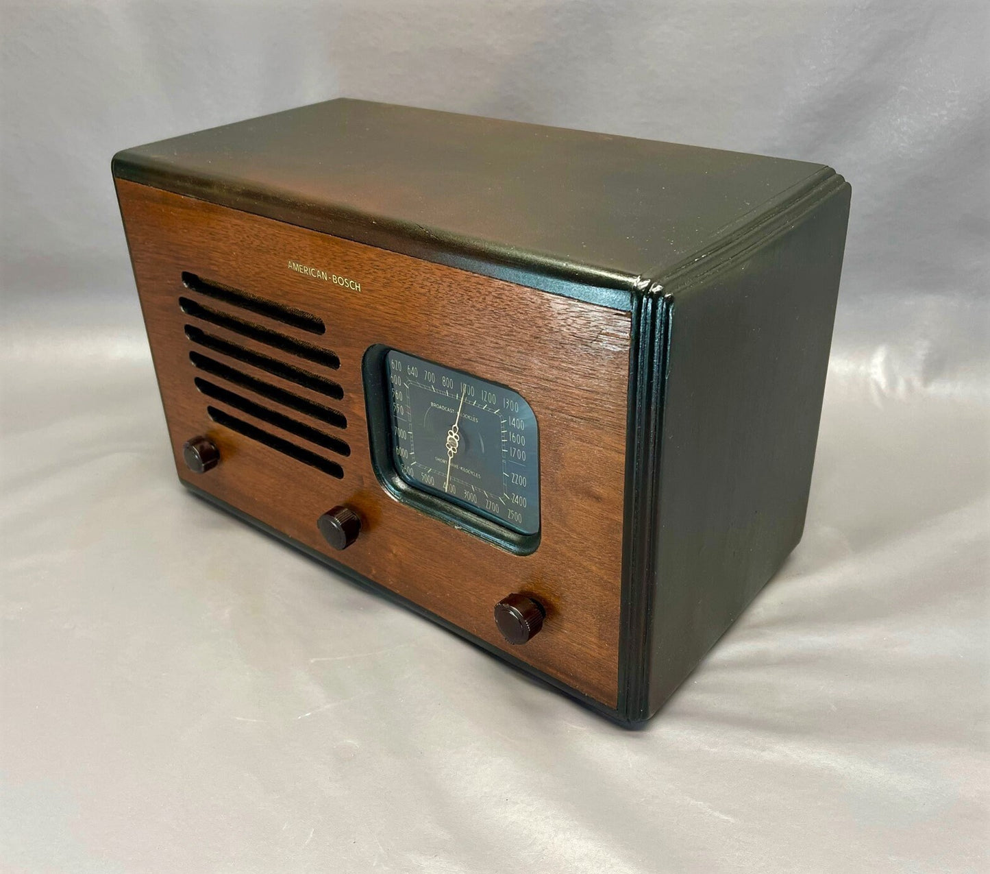 1936 American Bosch Radio Model 610A2.   Restored and Working.  FREE Shipping.  Antique Radio. Vintage Radio. Mid Century Radio.