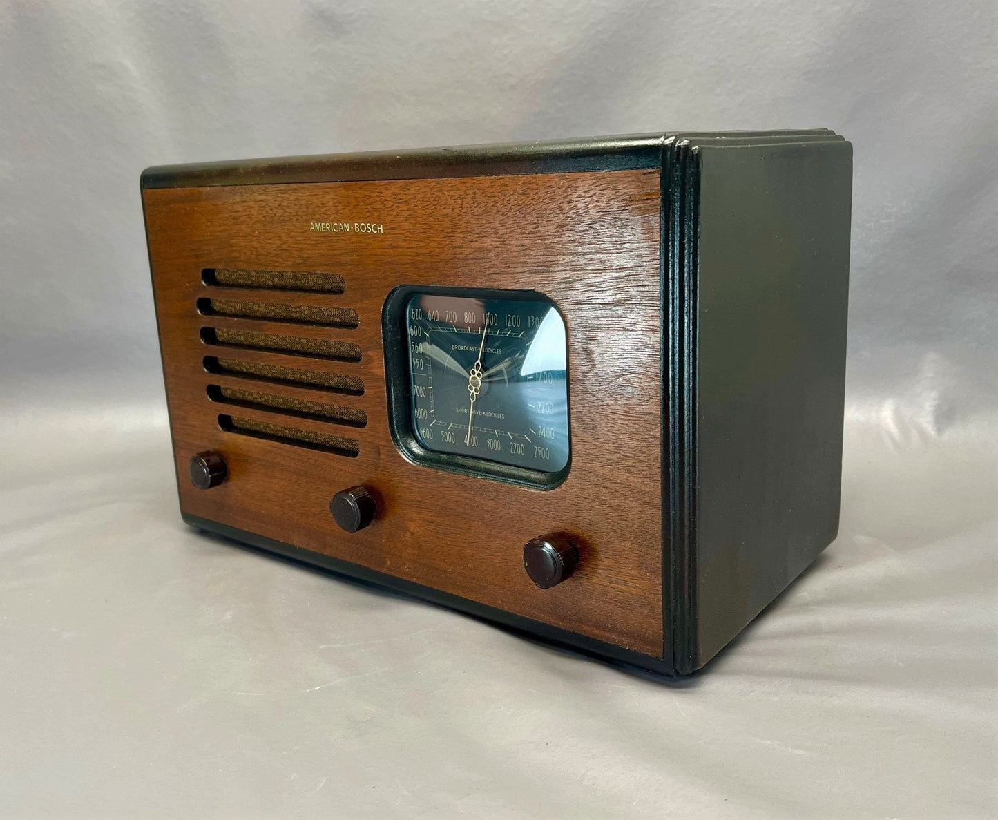 1936 American Bosch Radio Model 610A2.   Restored and Working.  FREE Shipping.  Antique Radio. Vintage Radio. Mid Century Radio.