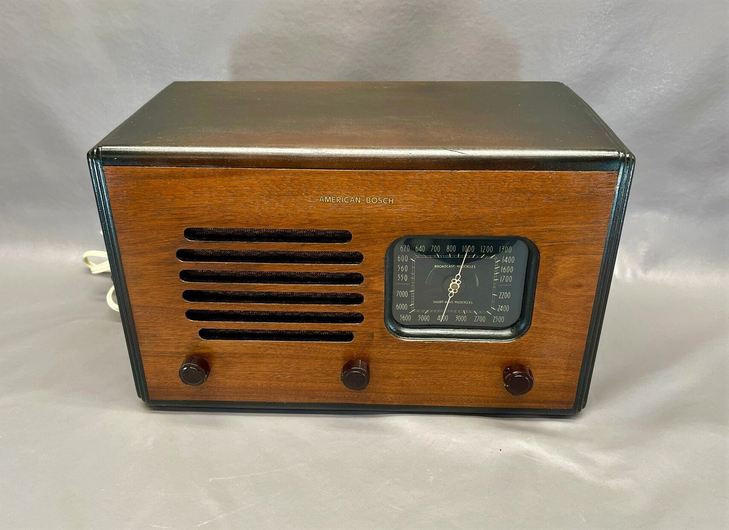 1936 American Bosch Radio Model 610A2.   Restored and Working.  FREE Shipping.  Antique Radio. Vintage Radio. Mid Century Radio.