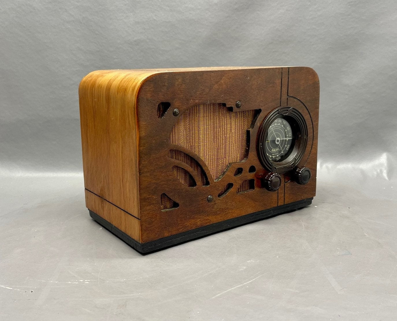 1937 Airline Radio Model 62-425 Mid Century Radio.  FREE Shipping.  Antique Radio. Vintage Radio. Mid Century Radio.