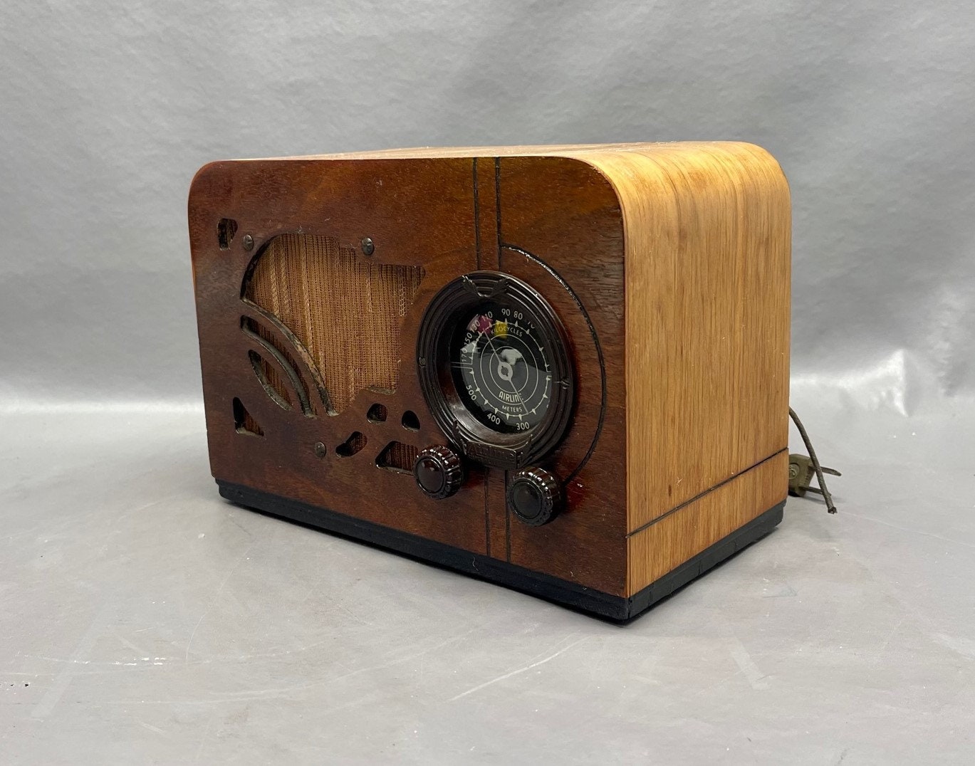 1937 Airline Radio Model 62-425 Mid Century Radio.  FREE Shipping.  Antique Radio. Vintage Radio. Mid Century Radio.