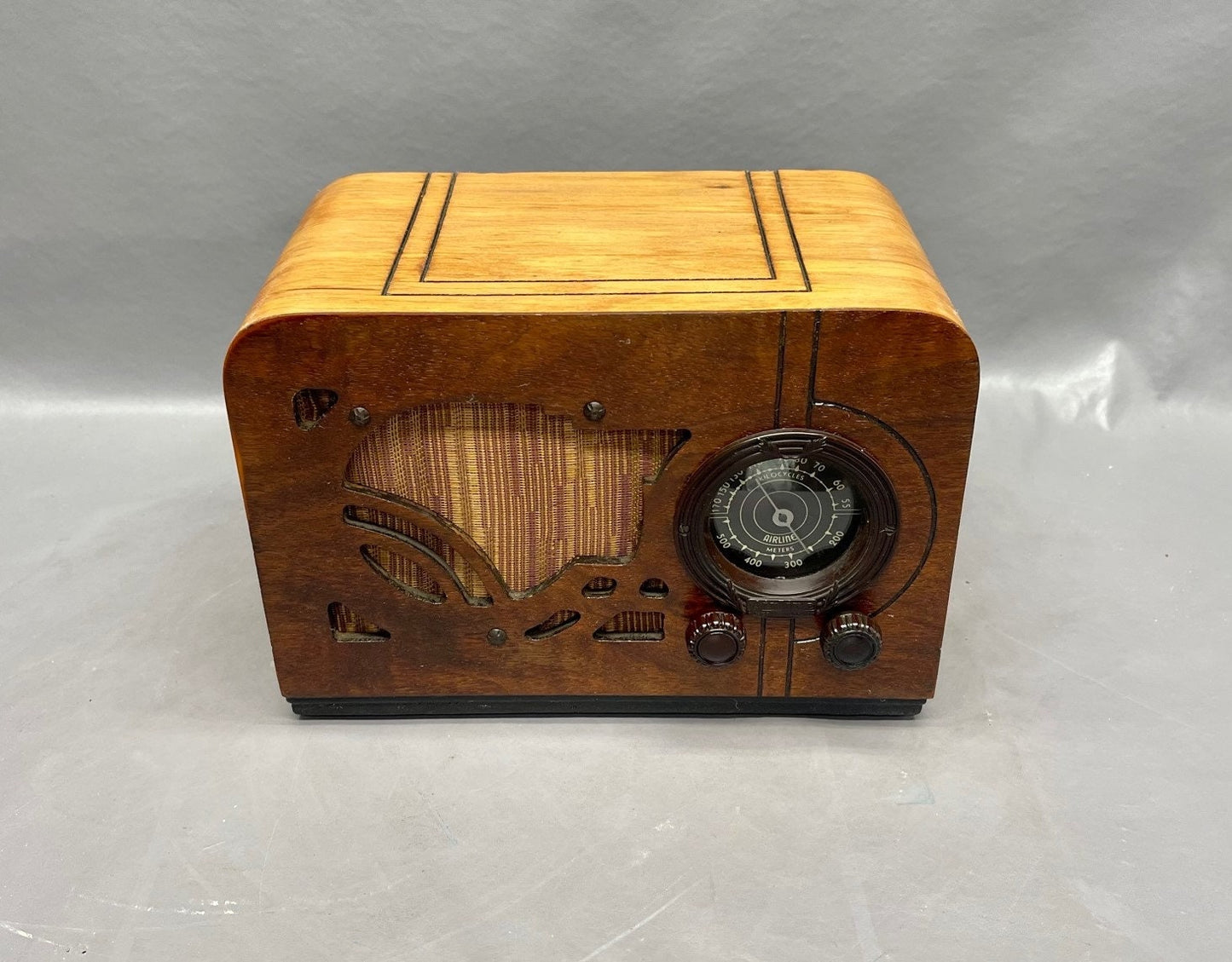 1937 Airline Radio Model 62-425 Mid Century Radio.  FREE Shipping.  Antique Radio. Vintage Radio. Mid Century Radio.