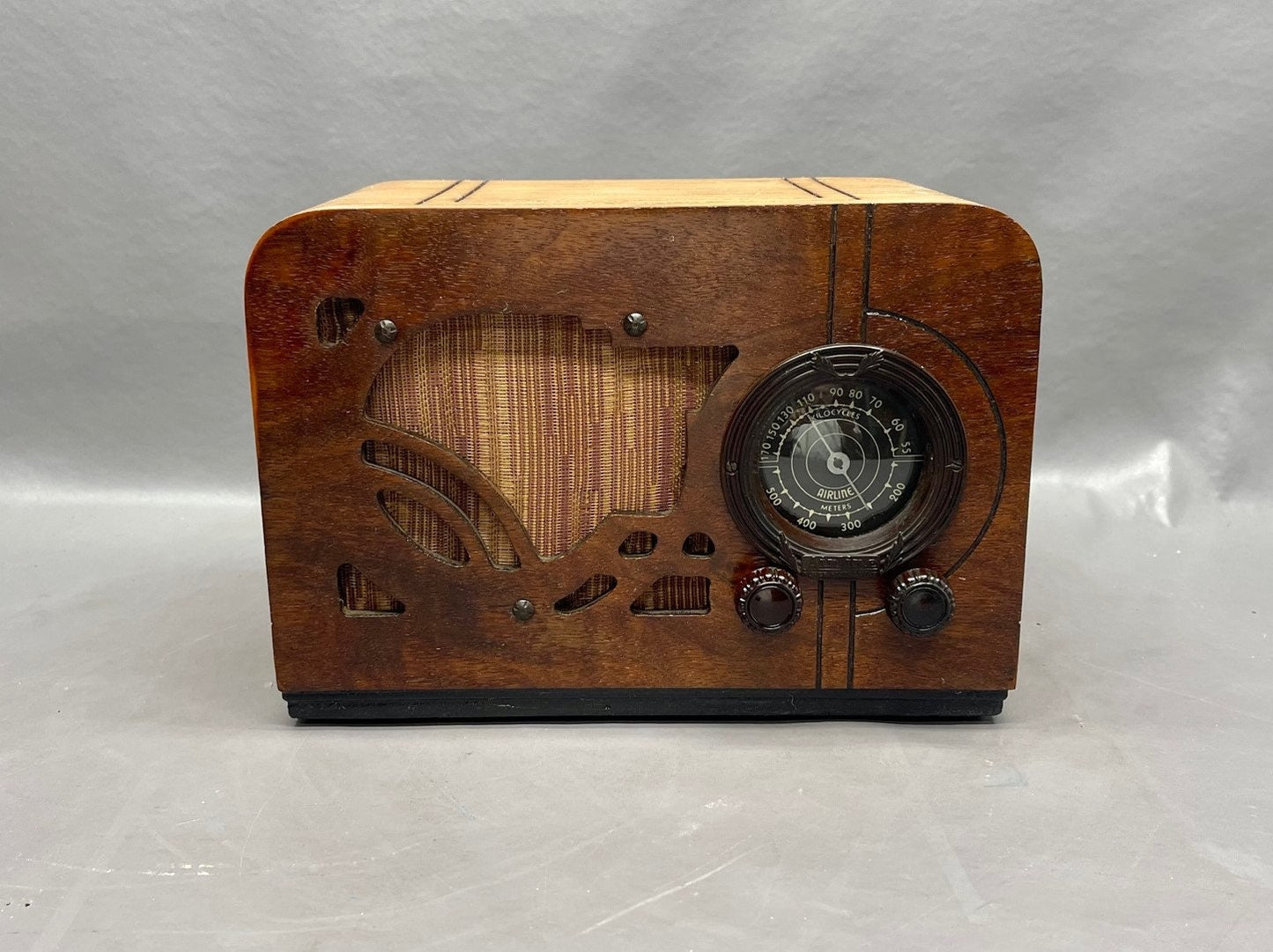 1937 Airline Radio Model 62-425 Mid Century Radio.  FREE Shipping.  Antique Radio. Vintage Radio. Mid Century Radio.