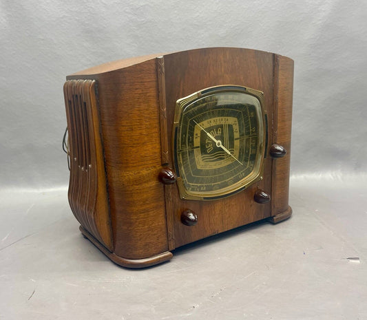 1936 Detrola Radio Model 140.  Restored and Working.  FREE Shipping.  Antique Radio. Vintage Radio. Mid Century Radio.