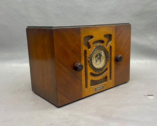 1930s Majestic Radio.  Mid Century Radio.  FREE Shipping.  Antique Radio. Vintage Radio. Mid Century Radio.