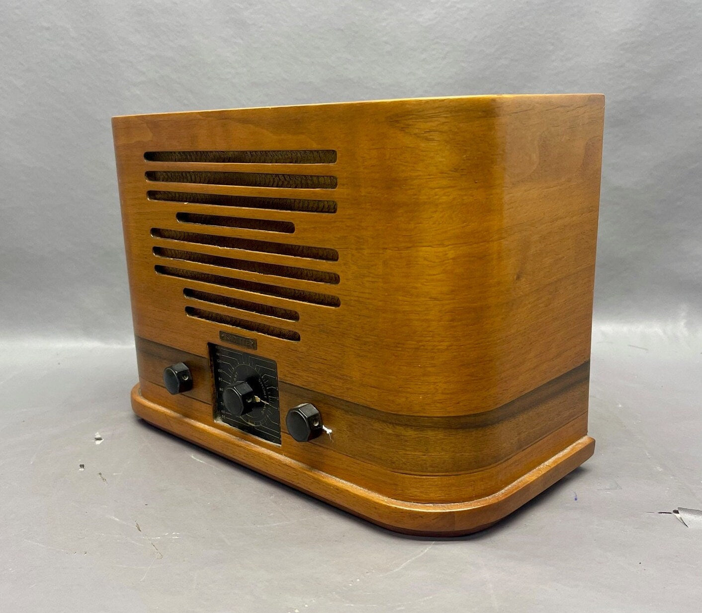 1936 Kadette Radio Model 66.  Mid Century Radio.  FREE Shipping.  Antique Radio. Vintage Radio. Mid Century Radio.